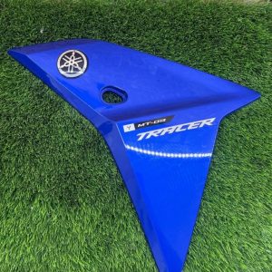 Tapa lateral  izquierda Yamaha tracer 900