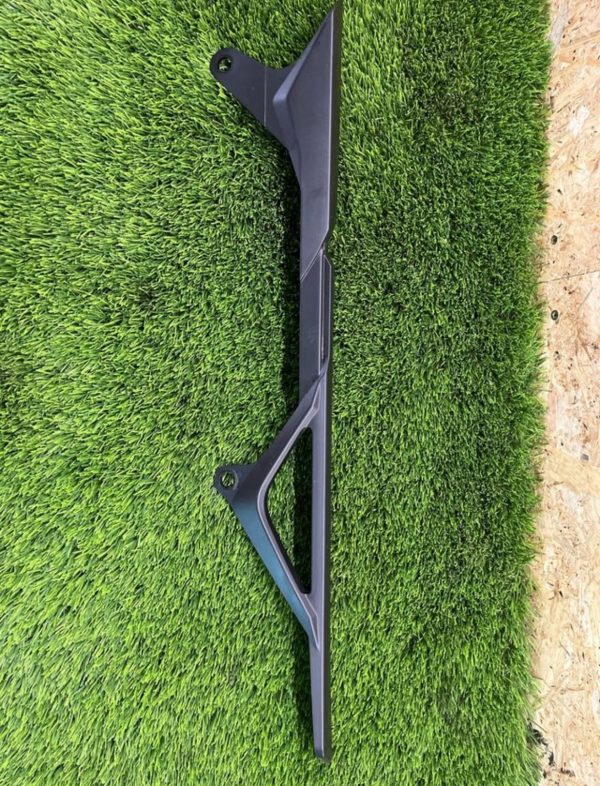 Protector Cubre cadena Yamaha tracer 900 17